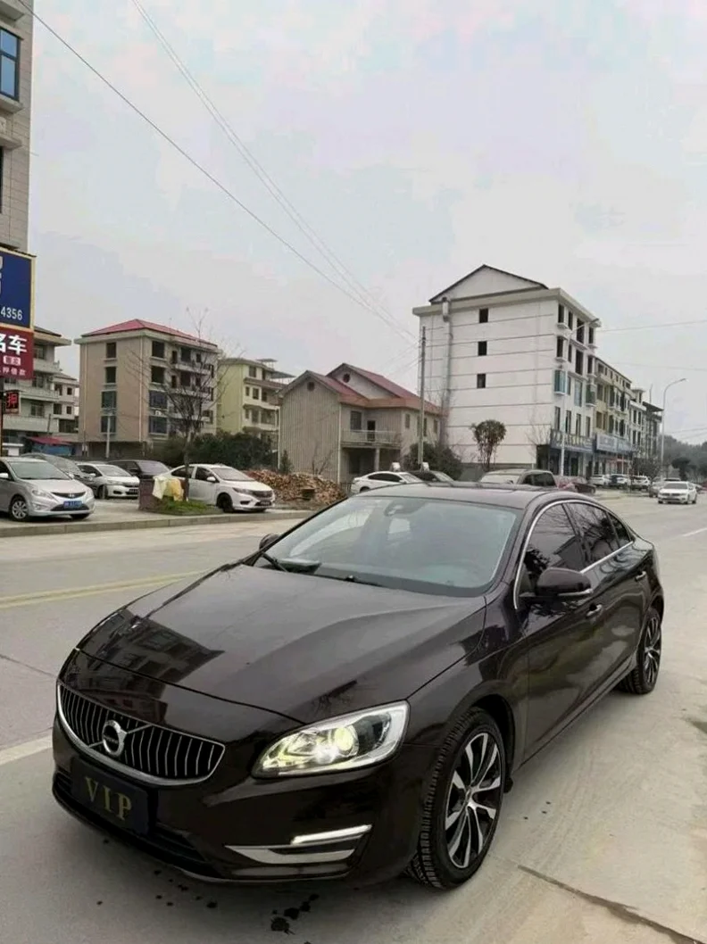 沃尔沃S60L 正面外观二