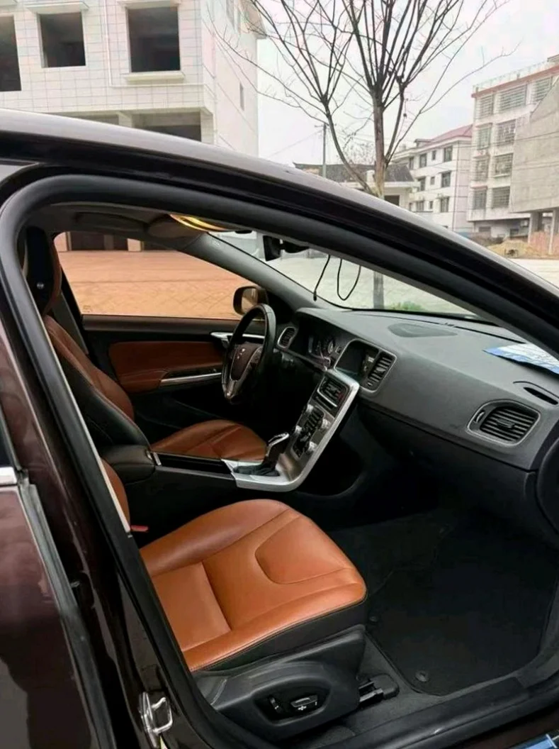 沃尔沃S60L 后面外观二