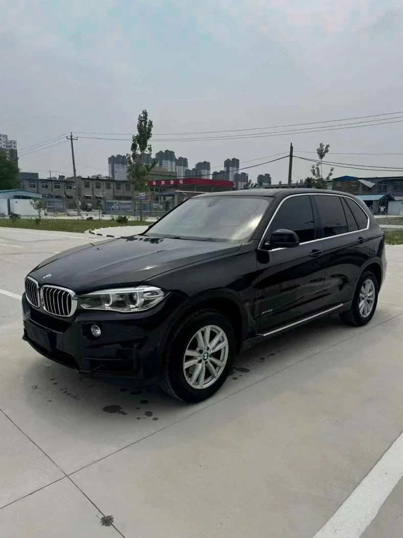 宝马X5 正面外观二