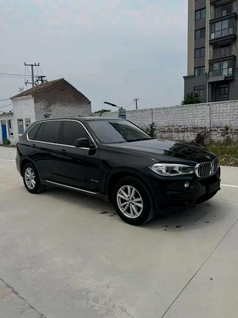 宝马X5 正面外观三