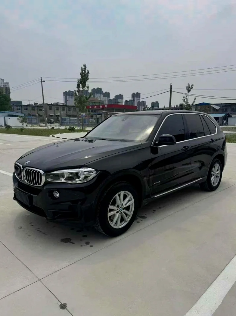 宝马X5 正面外观二