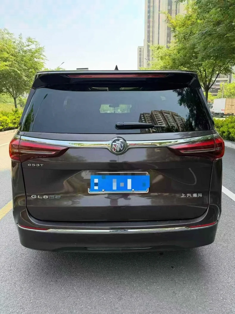别克GL8 驾驶室