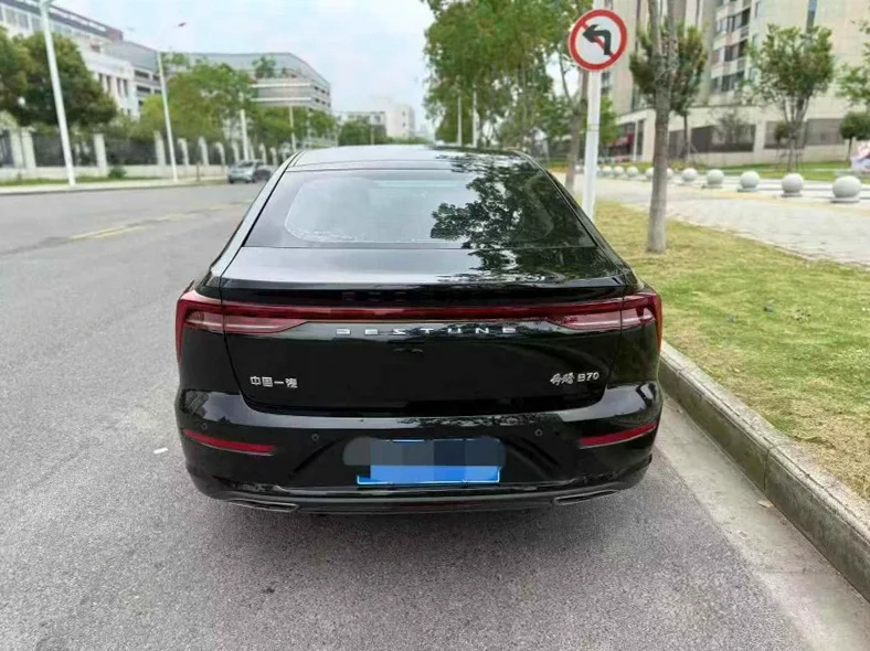 奔腾B70 驾驶室