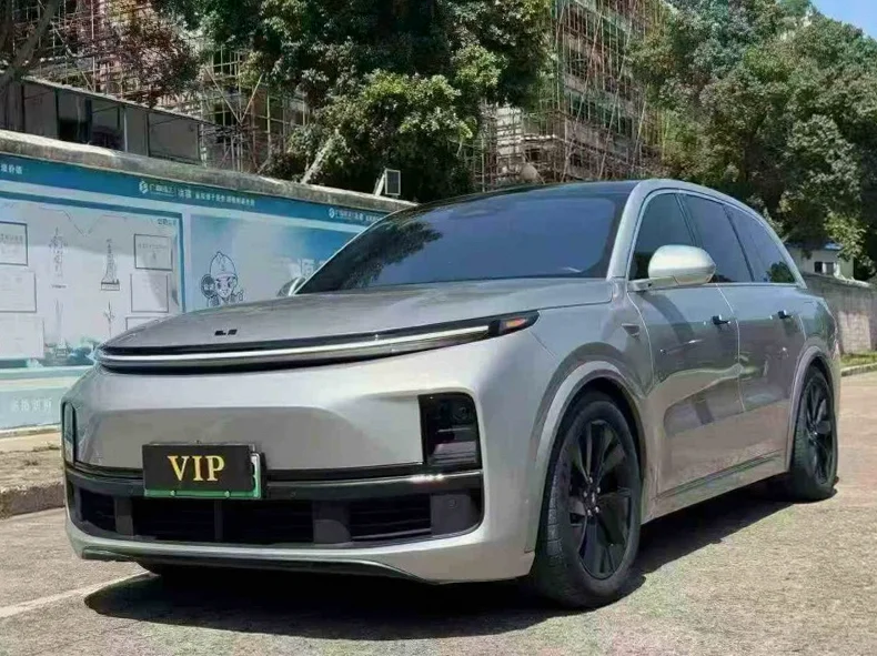 理想L8 正面外观二