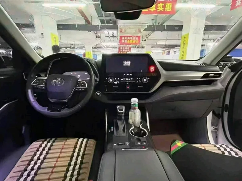 丰田汉兰达 后面外观一