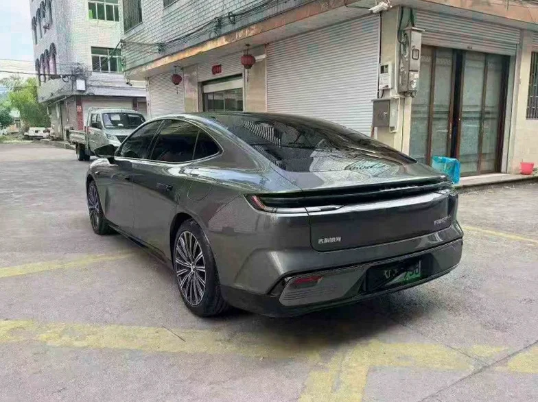 吉利银河 驾驶室