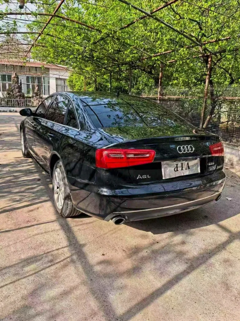 奥迪A6L 内饰后排