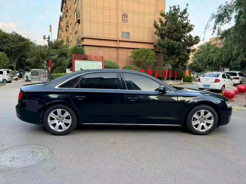奥迪A8L 后面外观三