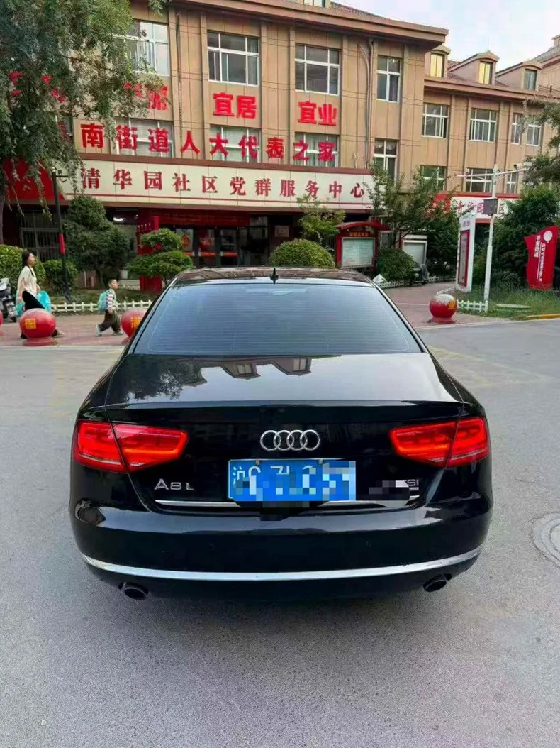 奥迪A8L 内饰后排