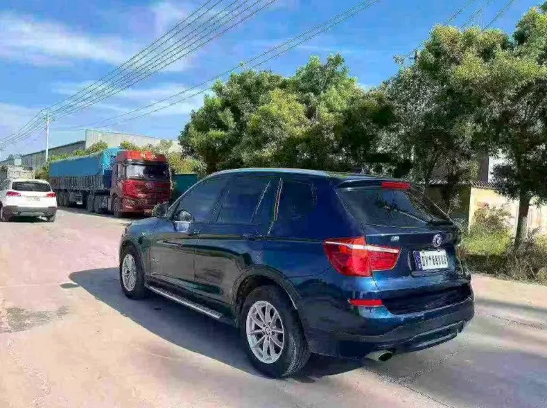 宝马X3 后面外观一