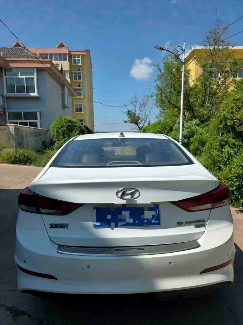 现代领动 驾驶室