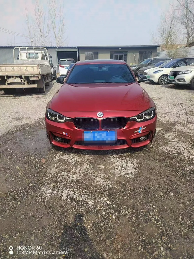 18年宝马320i 红色