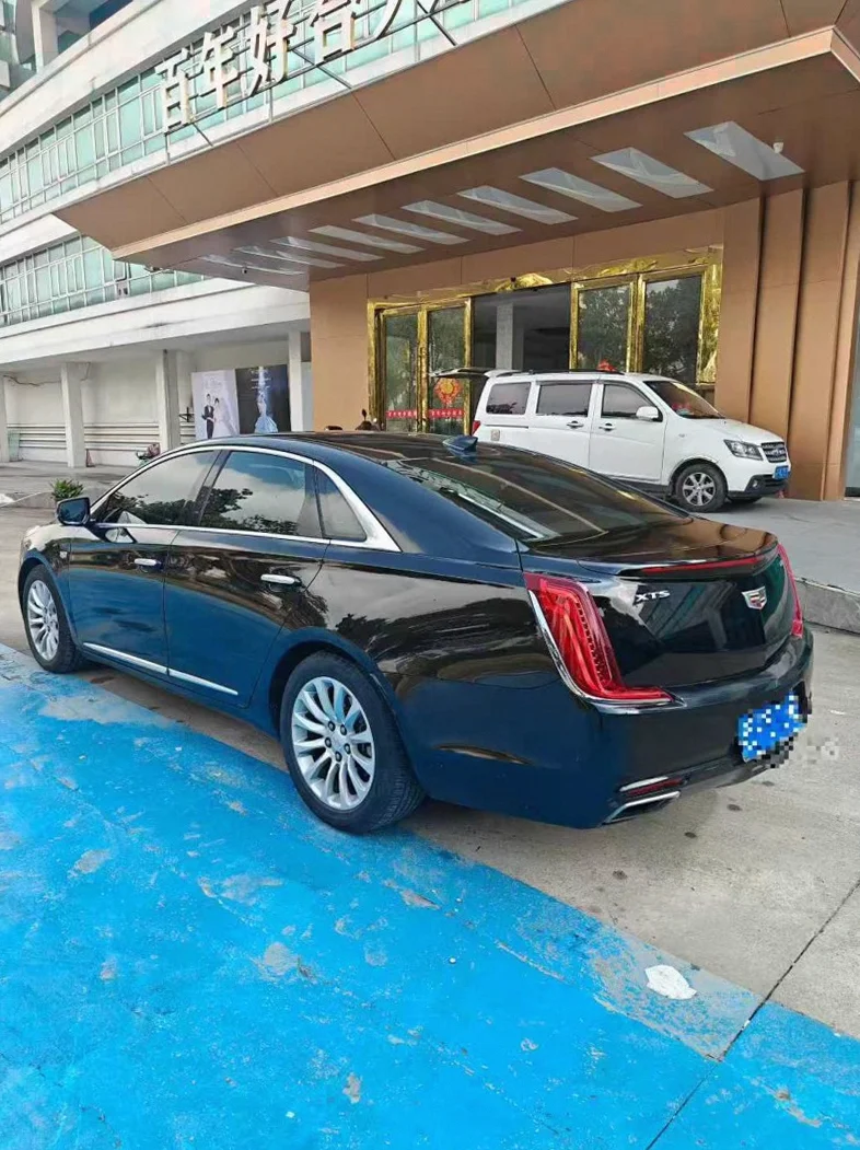 凯迪拉克XTS 内饰前排