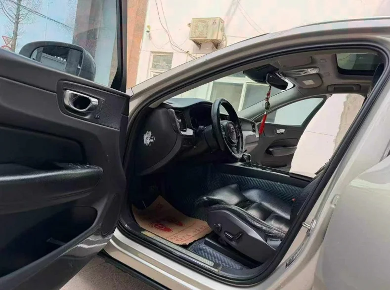 沃尔沃XC60 后面外观一