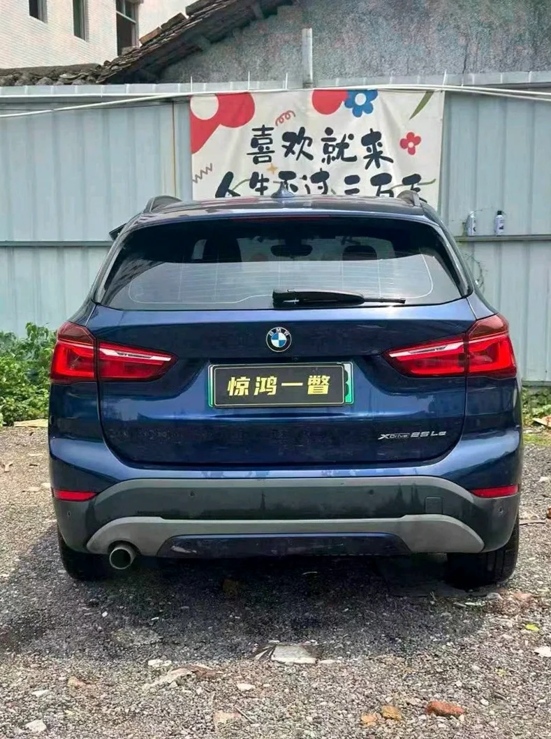 X1宝马 后面外观二