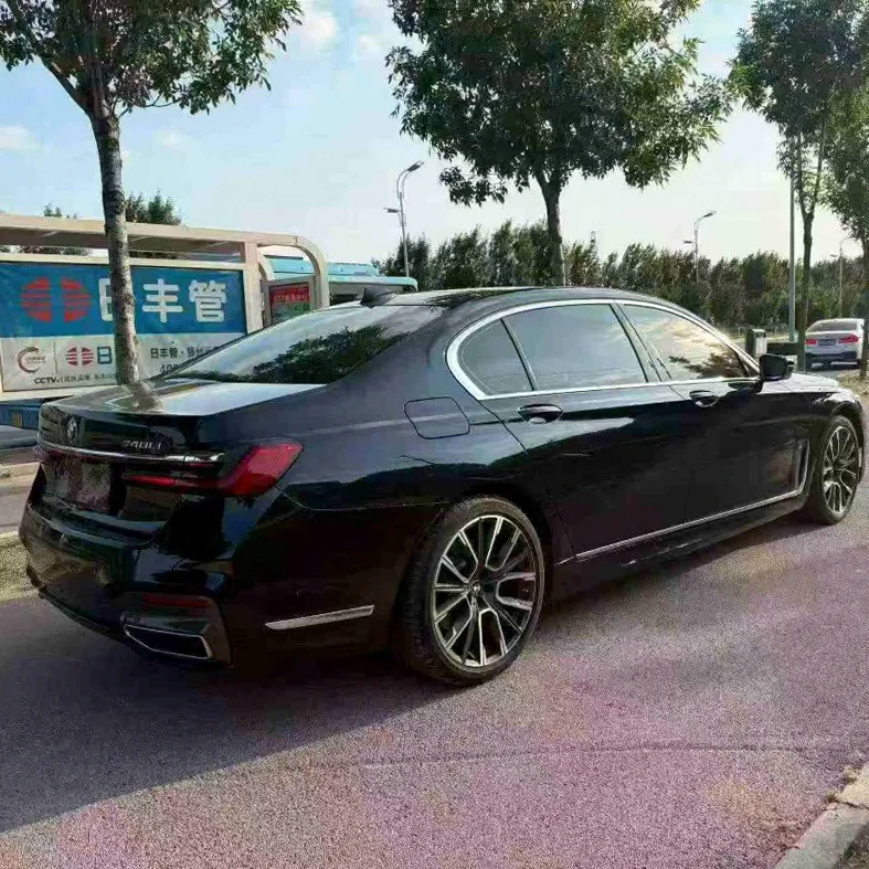 宝马7系 后面外观一