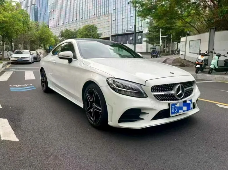 奔驰C 正面外观二