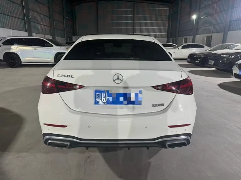 奔驰C 驾驶室