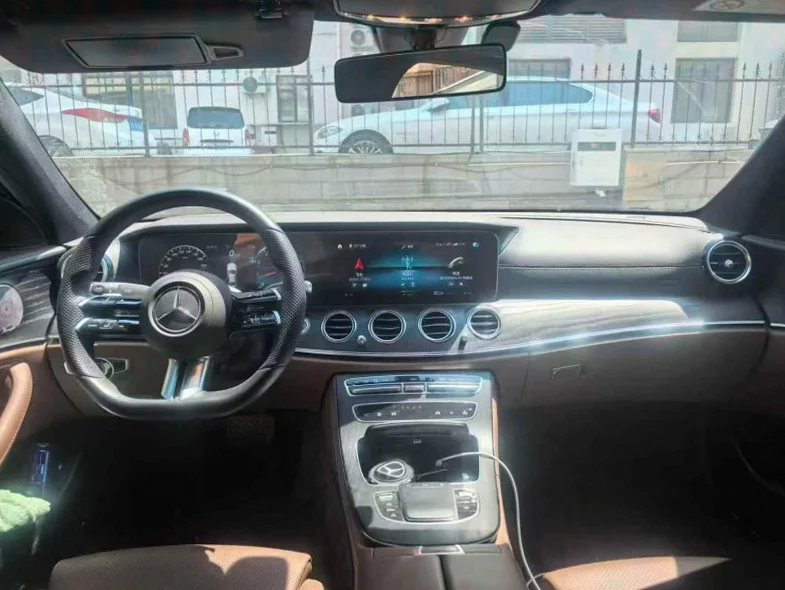 奔驰E 后面外观三