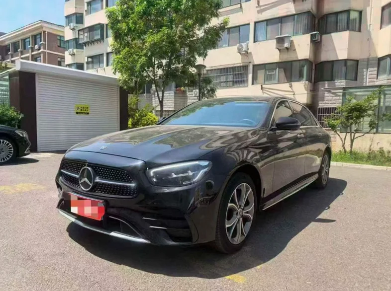 奔驰E 正面外观三