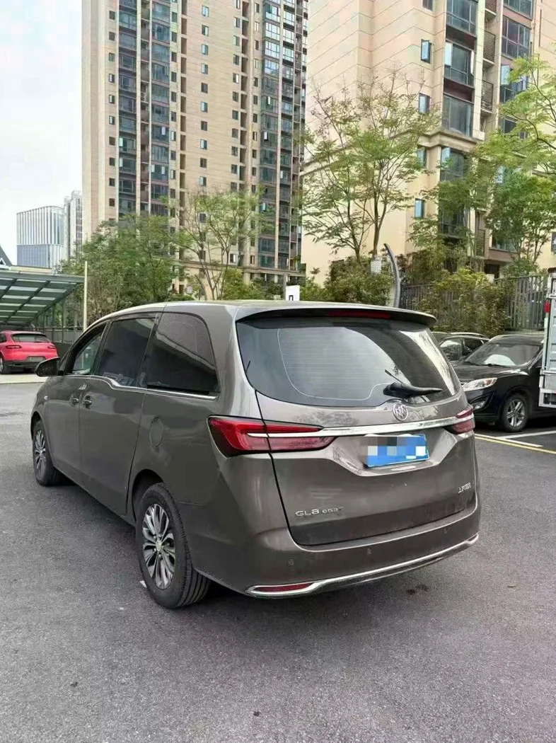 别克GL8 驾驶室