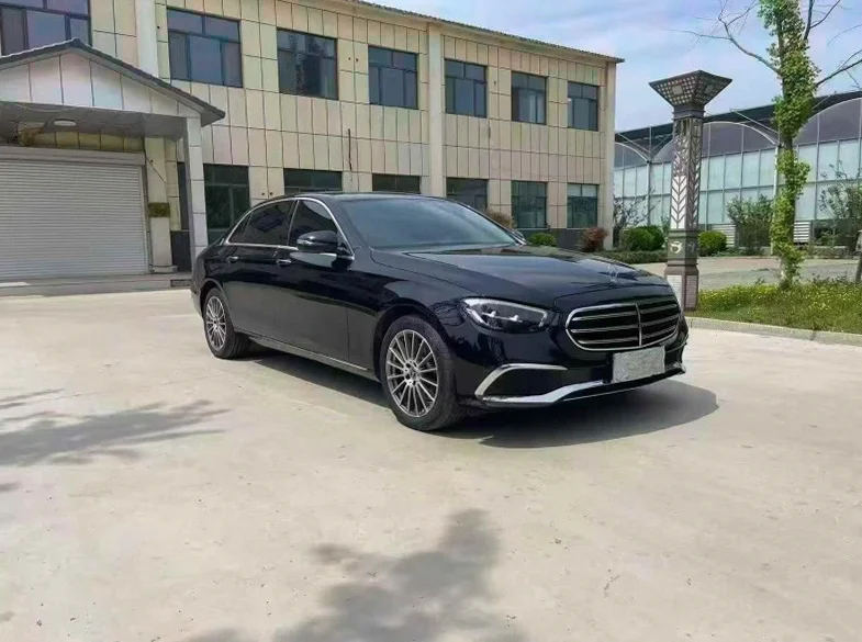 奔驰E 正面外观三