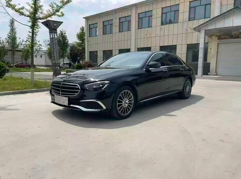 奔驰E 正面外观二
