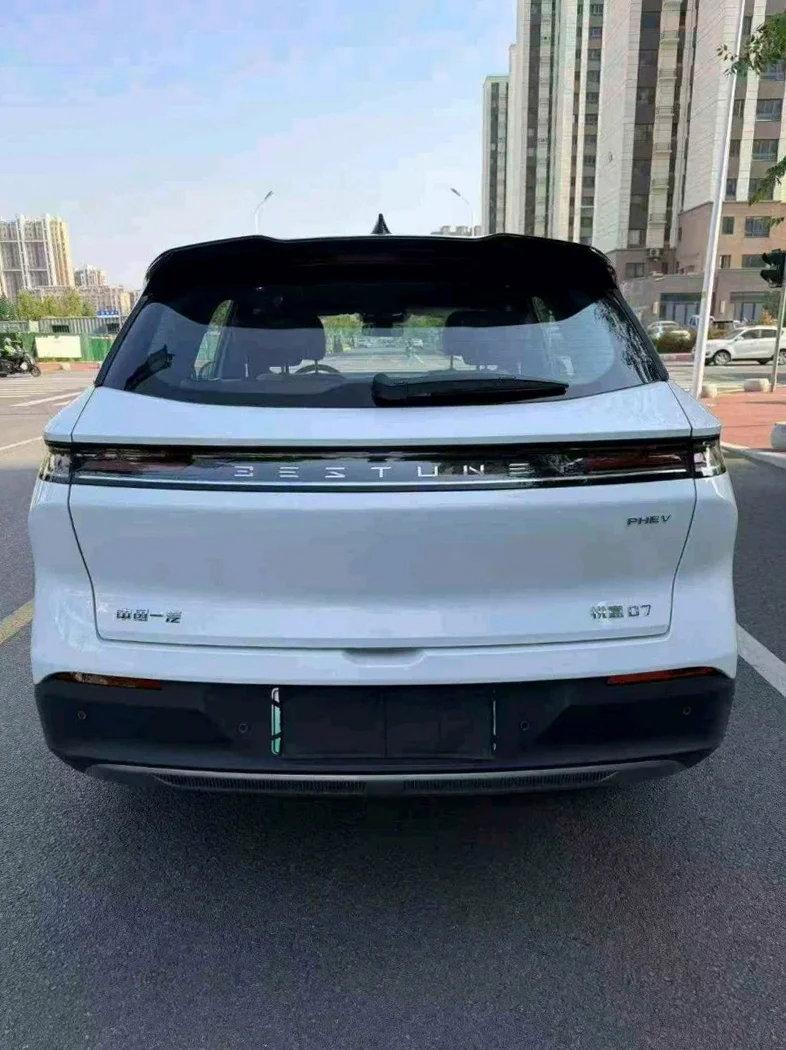 奔腾悦意 驾驶室