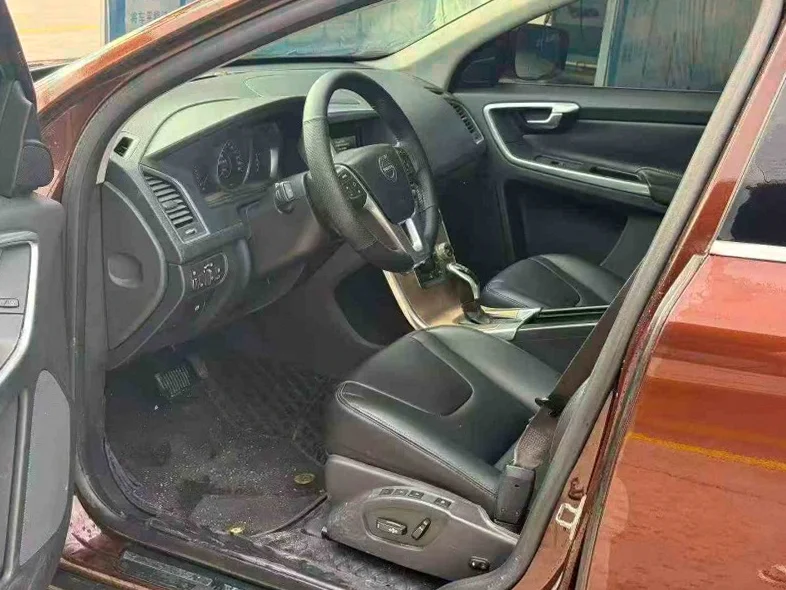 沃尔沃XC60 后面外观一