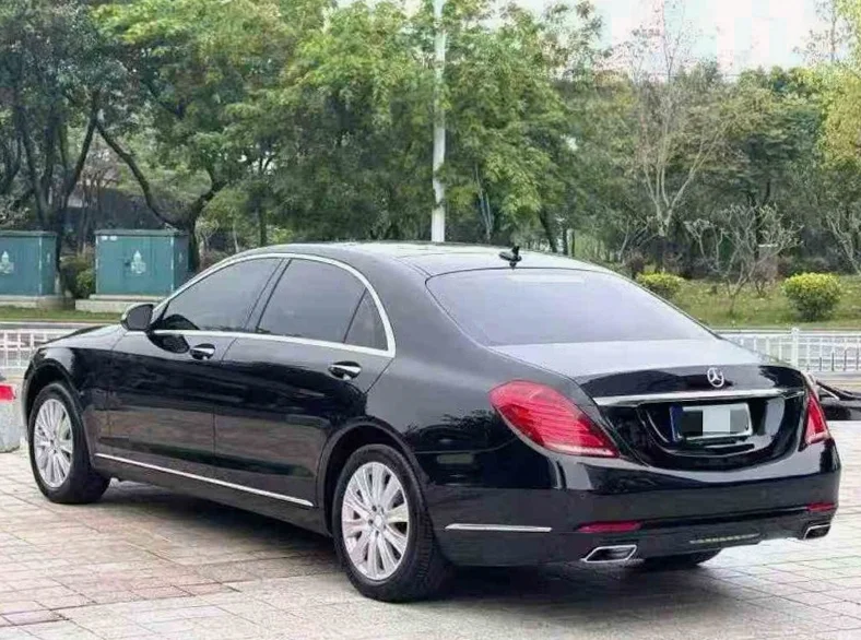 奔驰S 内饰前排