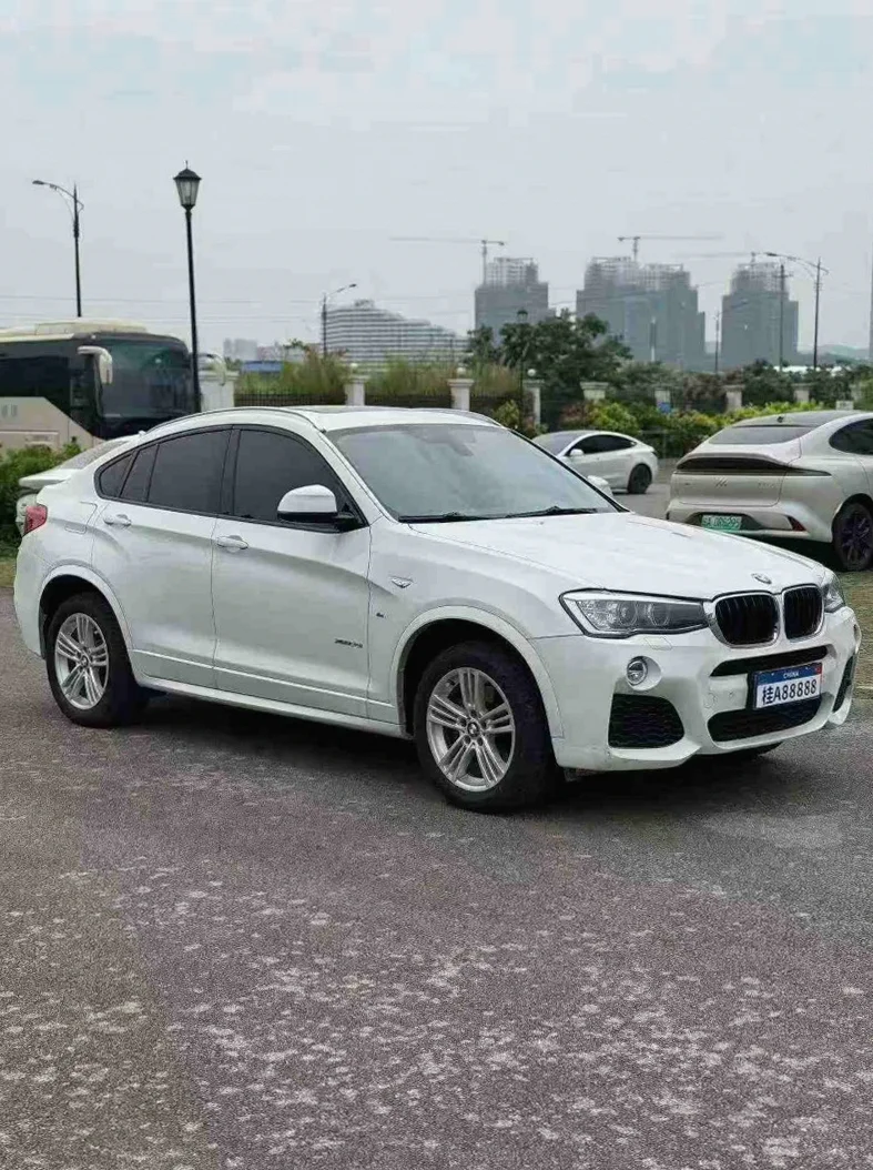 宝马X4 正面外观三