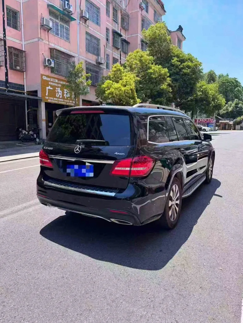 奔驰GLS 内饰后排