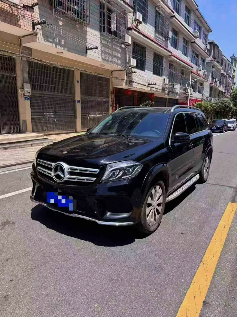 奔驰GLS 正面外观三