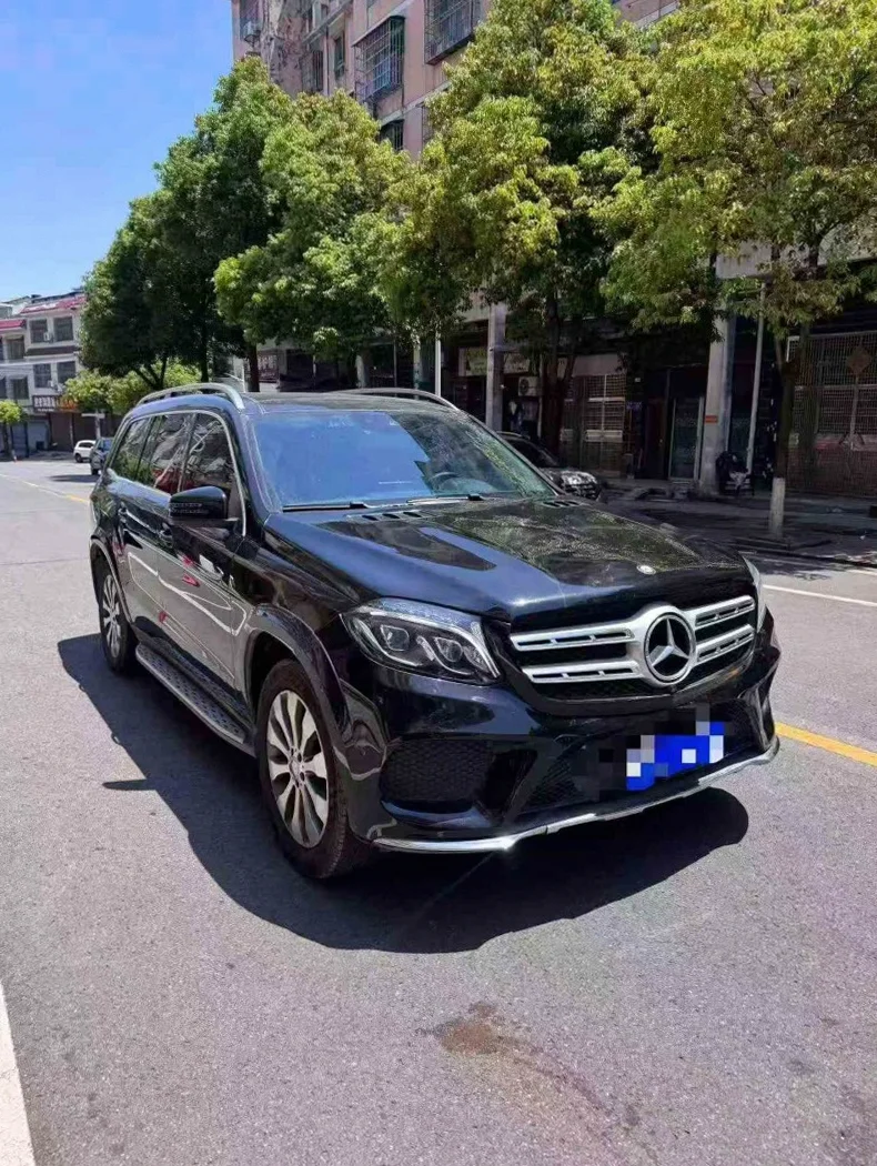 奔驰GLS 正面外观二