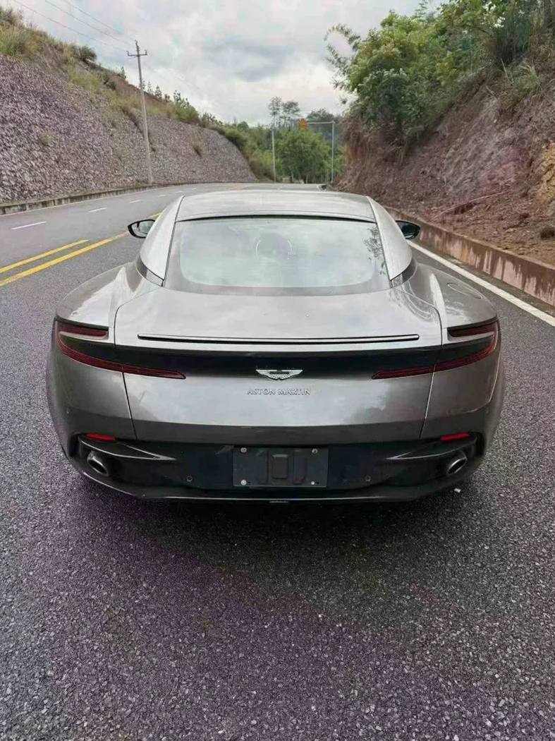 阿斯顿·马丁DB11 驾驶室