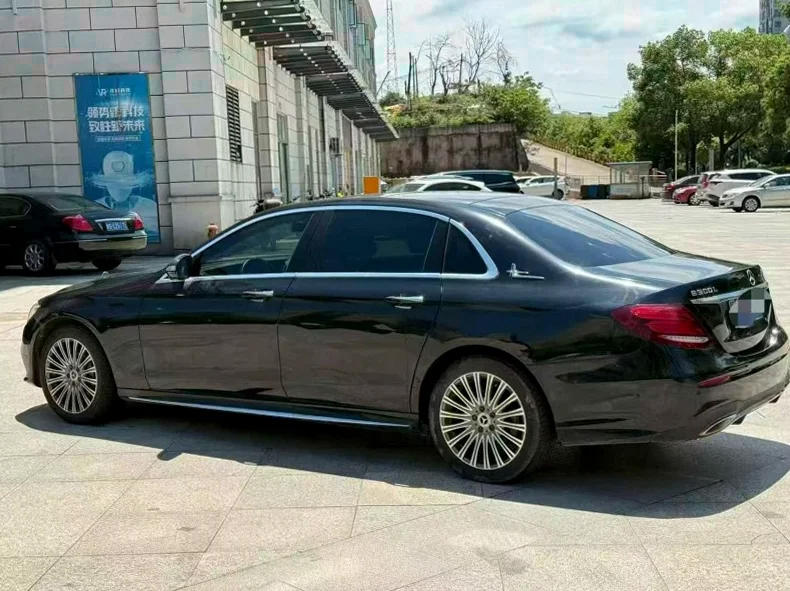 奔驰E 内饰前排