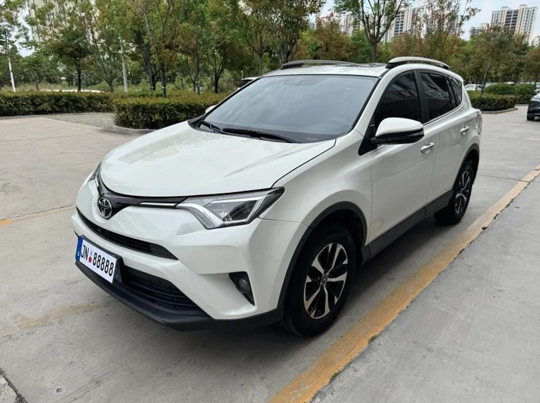 丰田RAV4 正面外观三