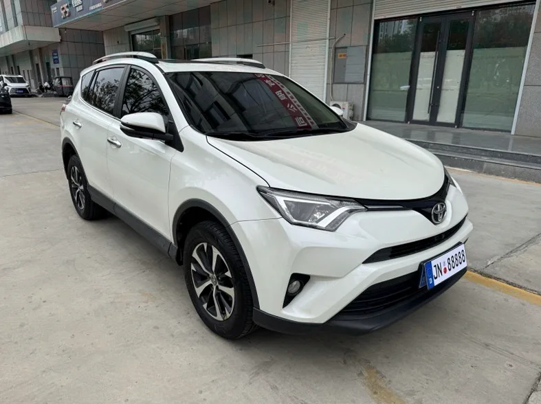 丰田RAV4 正面外观二