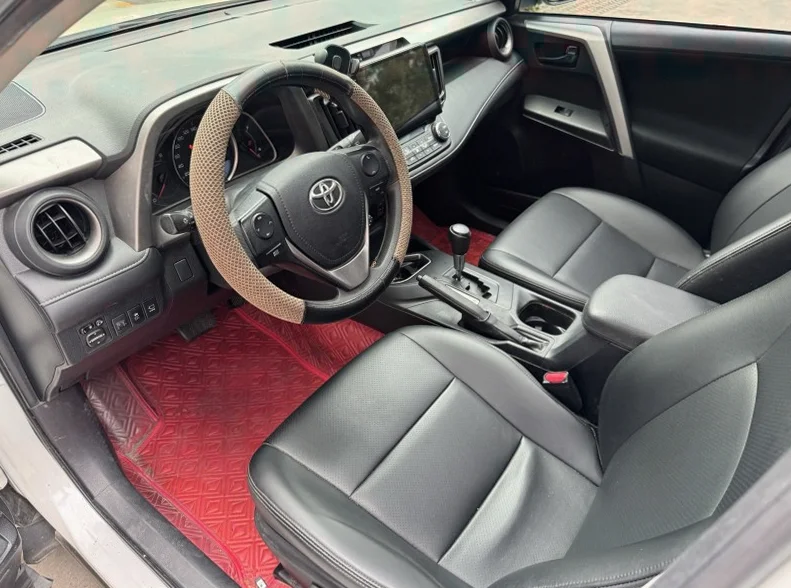 丰田RAV4 后面外观三