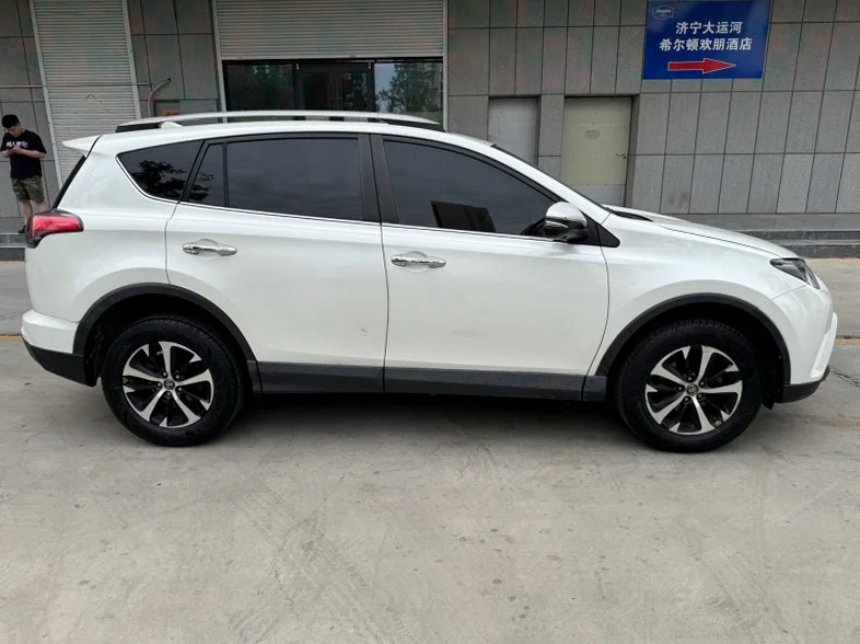 丰田RAV4 后面外观一