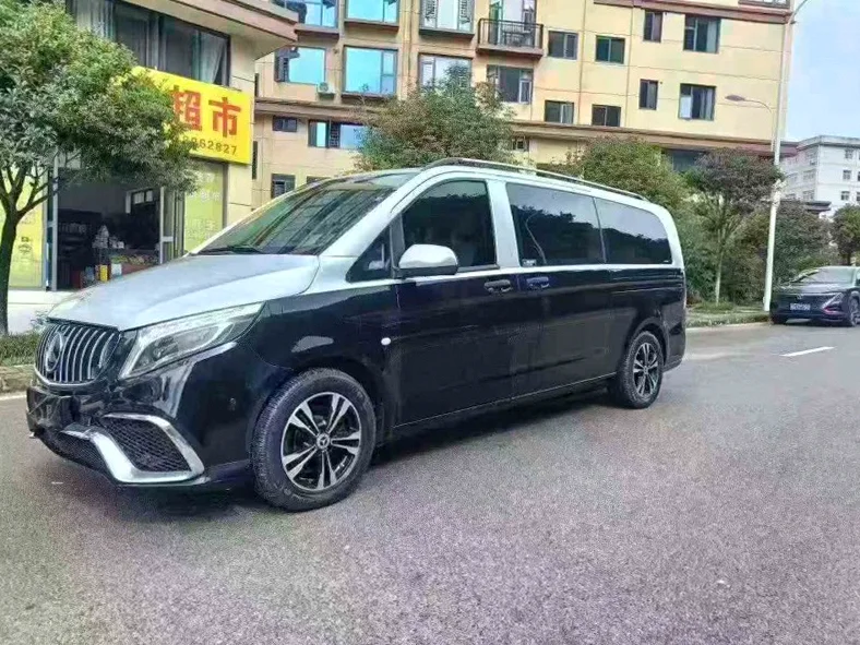 奔驰威霆 正面外观三
