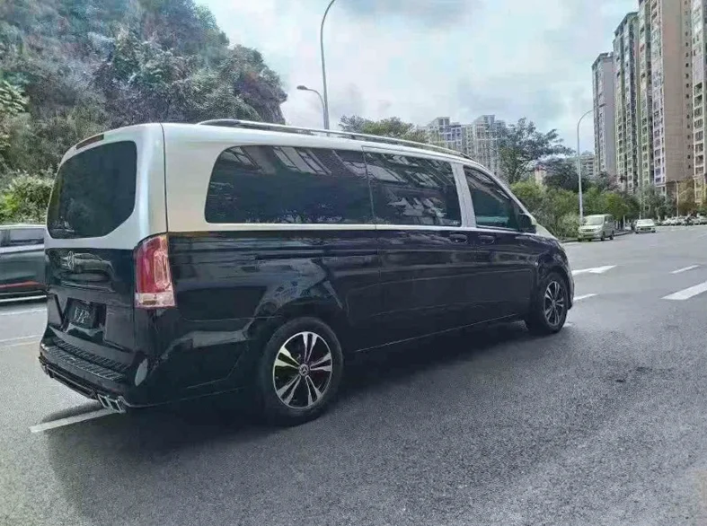 奔驰威霆 后面外观三