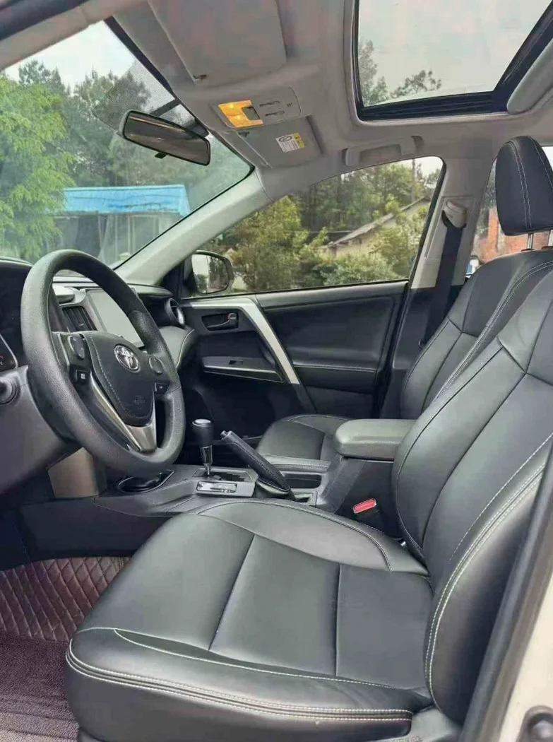 丰田RAV4荣放 内饰前排