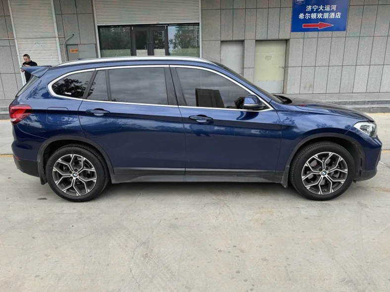 X1宝马 后面外观一