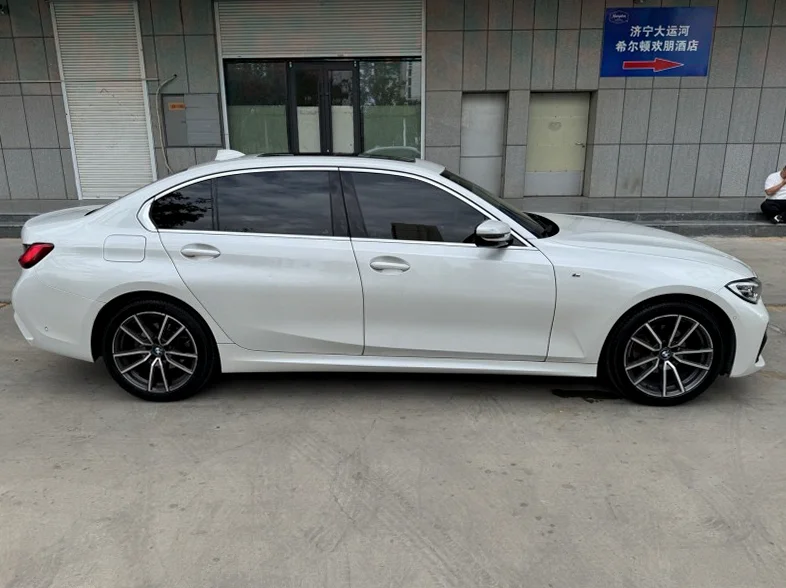 宝马3系 后面外观一