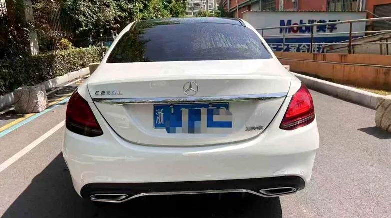 奔驰C 驾驶室