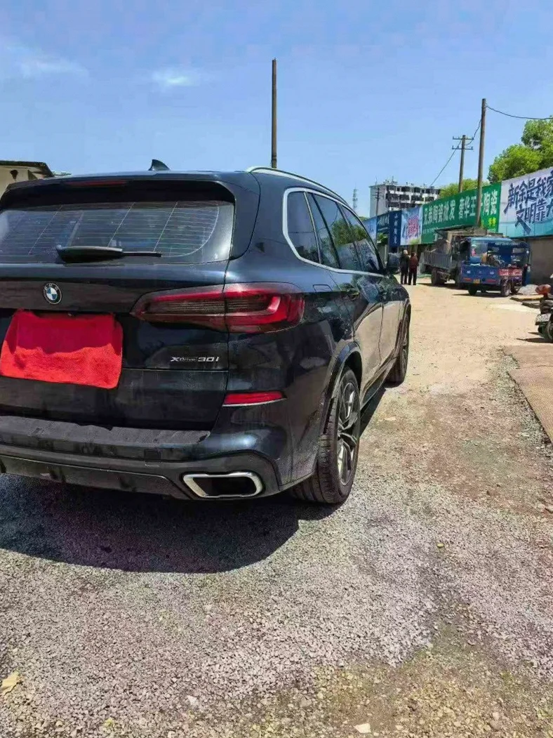 宝马X5 后面外观三