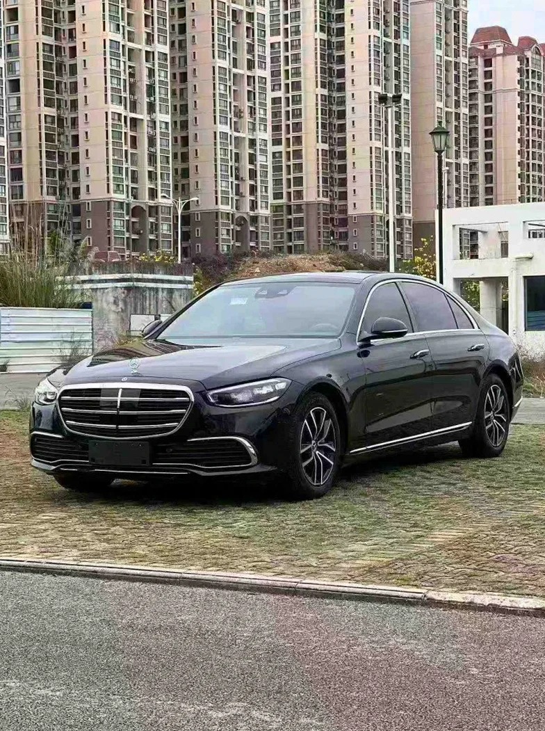 奔驰S 正面外观二