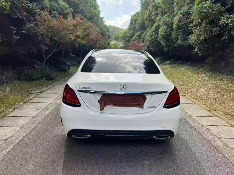 奔驰C 驾驶室