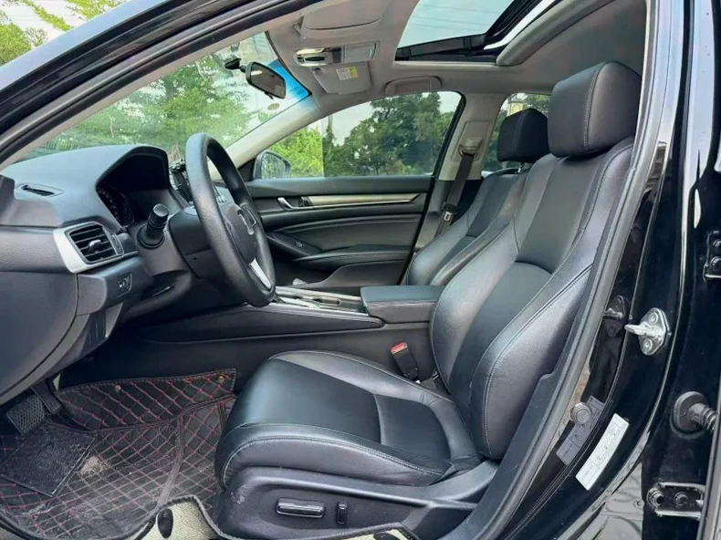 本田雅阁 后面外观一